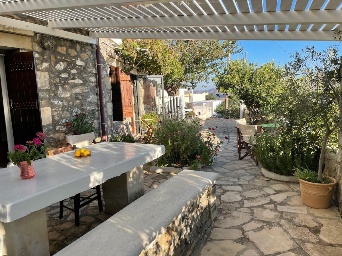 פלאקיאס Villa La Familia Maison Traditionnelle מראה חיצוני תמונה