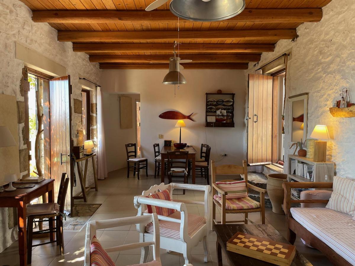 פלאקיאס Villa La Familia Maison Traditionnelle מראה חיצוני תמונה